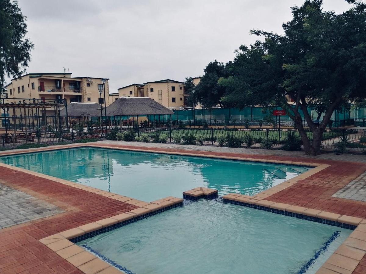 The Ultimate Escape - With Backup Electricity - Gaborone Luaran gambar