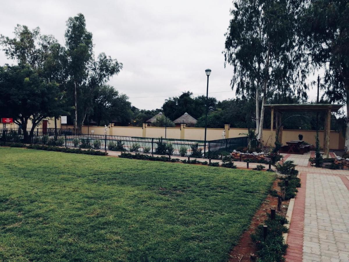 The Ultimate Escape - With Backup Electricity - Gaborone Luaran gambar